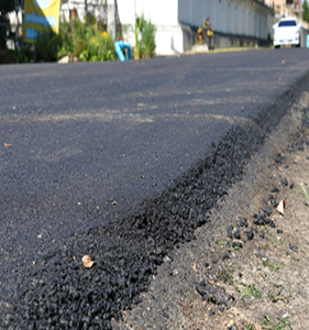 武汉阳逻开发区主干道路面黑化工程
